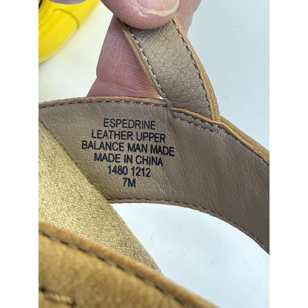 Easy Spirit Espedrine Sandals Tan T-Strap Low Heel Women's Size 7M - Picture 11 of 13